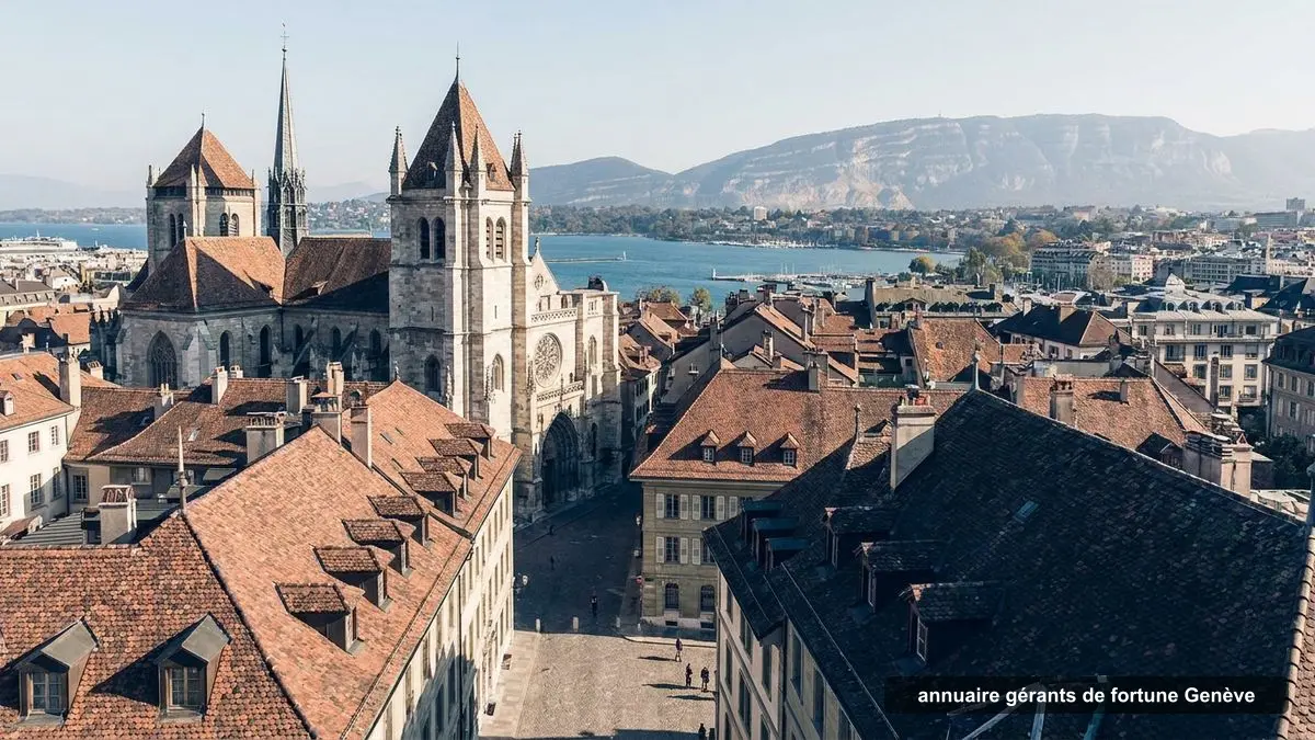 Toits de la vieille ville de Genève et cathédrale Saint-Pierre